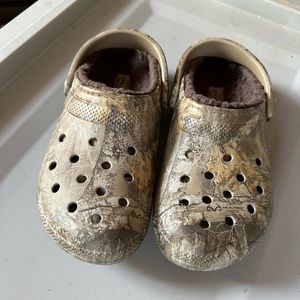 camouflage classic lined crocs